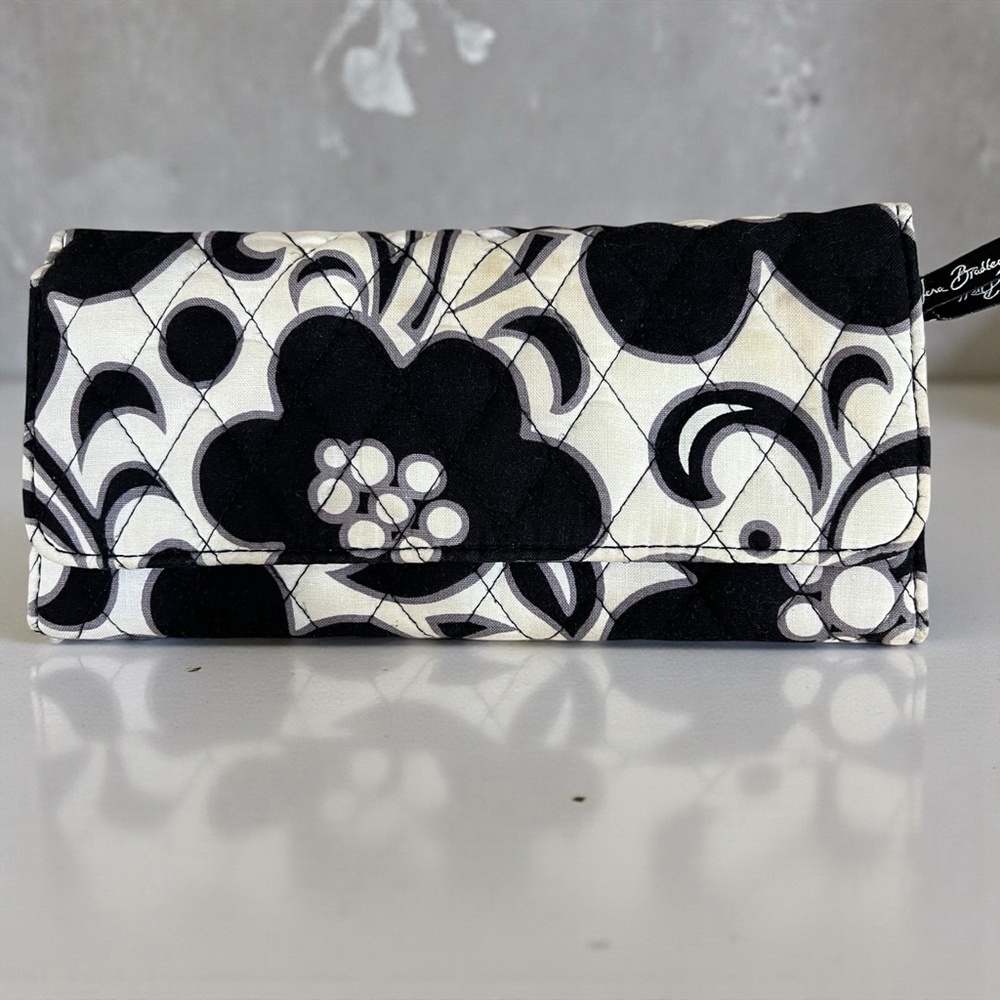 Vera Bradley Quilted Trifold Wallet Black White Floral Print Zip Pocket ID